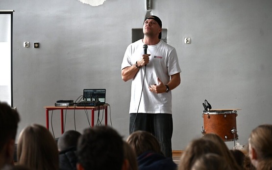 590957624 1365390665376103 1552983376272084735 n