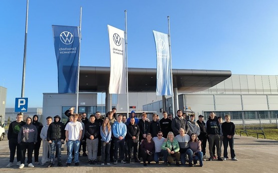 595784281 1372254354689734 8281536741842320243 n